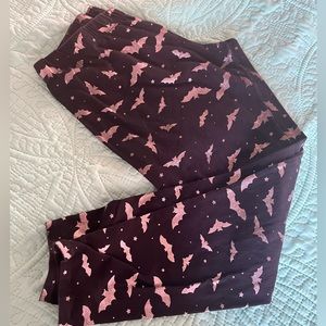 silver bat black leggings large